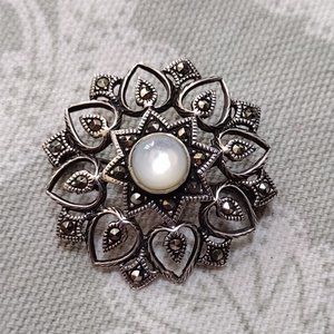 🎬 Marcasite Moonstone Sterling Silver Brooch